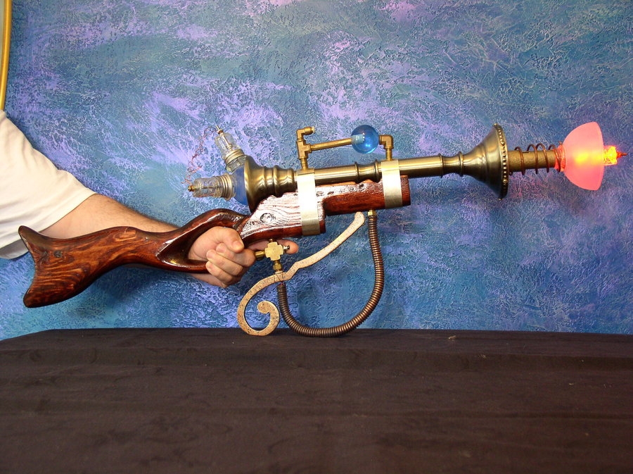 Steampunk_Ray_gun_by_Klaatahulin.jpg
